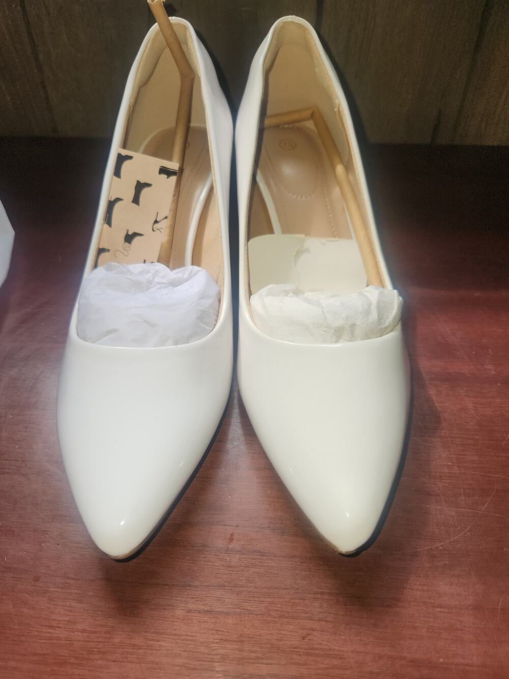 White Patent Pointed Toe Kitten Heel Pumps Women's Size 7.5